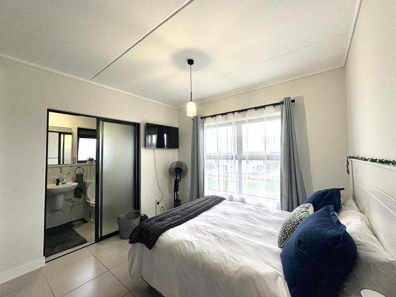To Let 2 Bedroom Property for Rent in Somerset West Western Cape